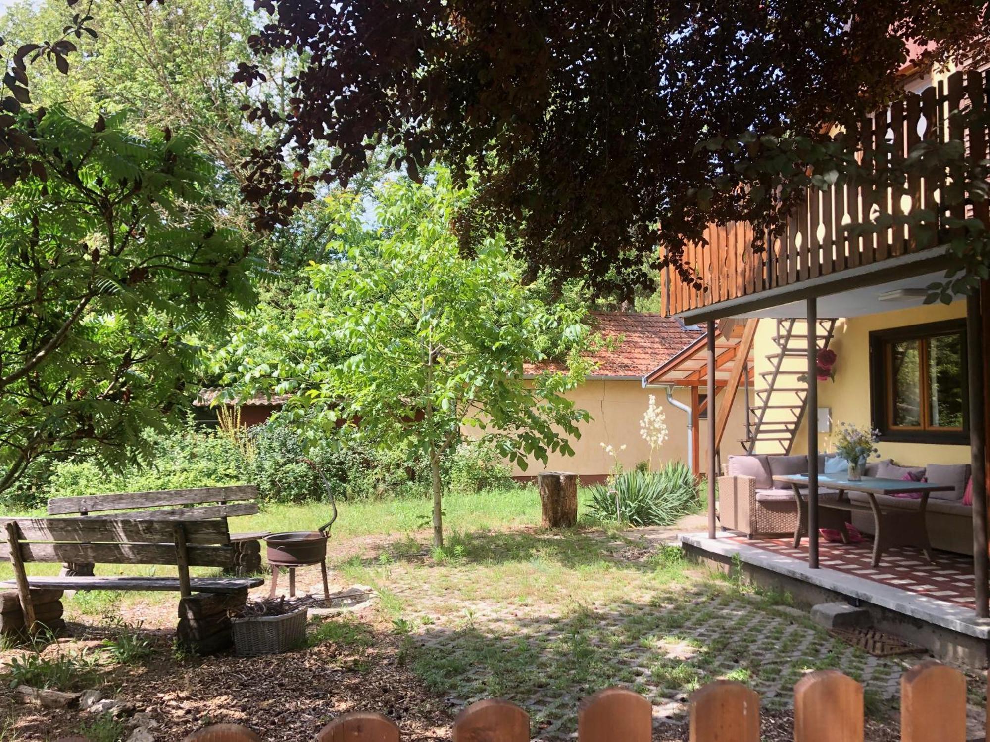 Forest-Side Home By Recreational Lake Kunfeherto Dış mekan fotoğraf